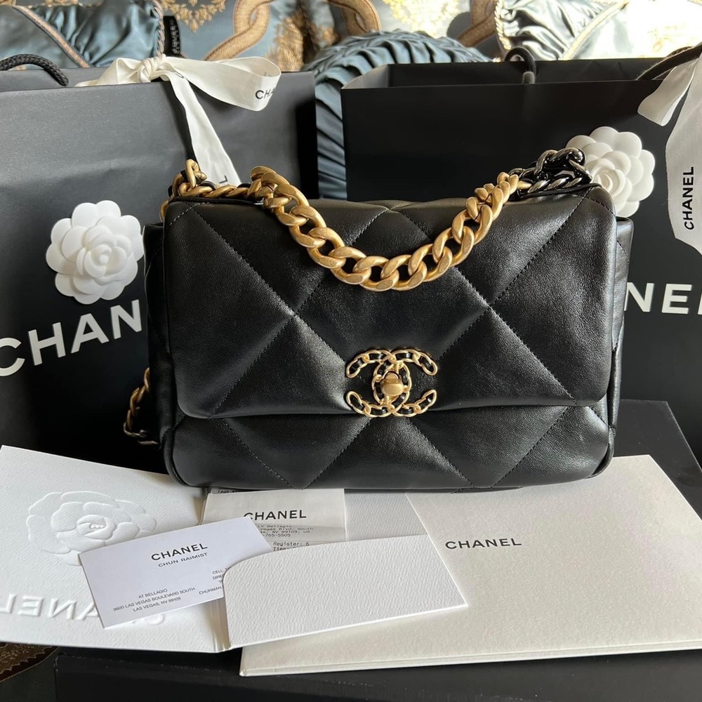 CHANEL 19 HANDBAG